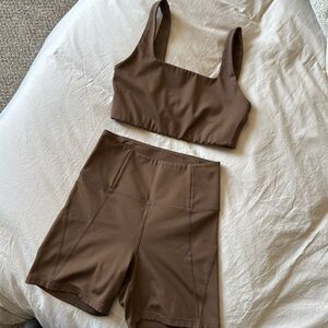 Café Tommy Cropped Bra & High-Rise Run Short